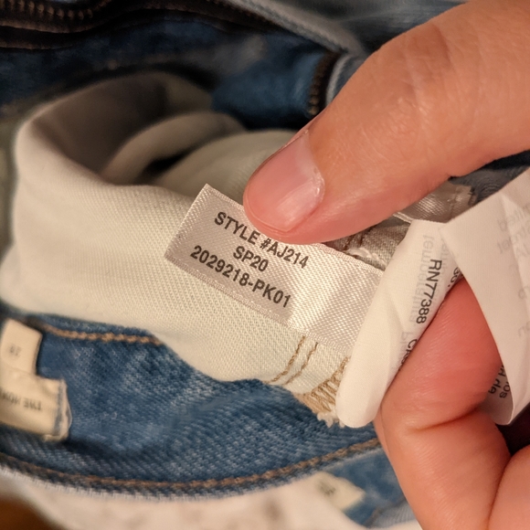 Madewell The Momjean in Gilford Wash: Ripped Edition 28 - Picture 8 of 8